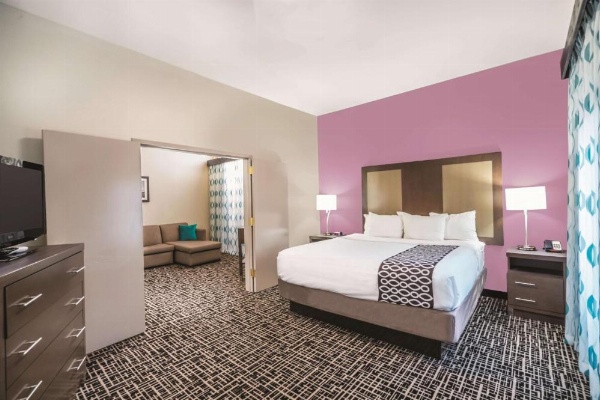 La Quinta Inn & Suites by Wyndham Loudon image 13