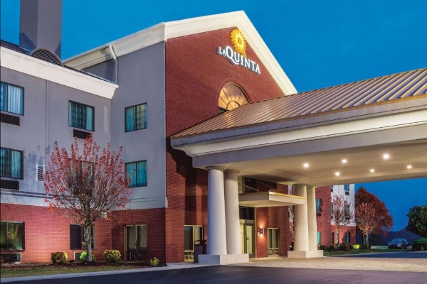 La Quinta Inn & Suites by Wyndham Loudon image 19